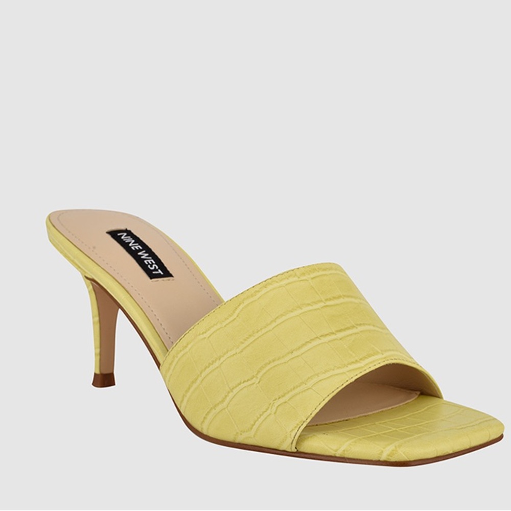 Nine West size 7 textured snake print lime green/yellow heeled sandals